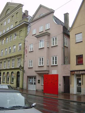 ���[�c�@���g�n�E�X�H