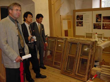 古い建具が並んでいます