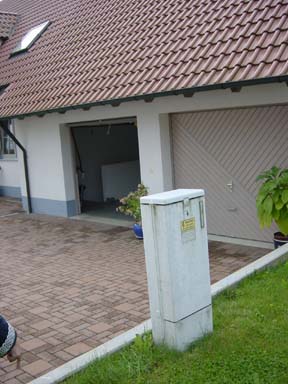 電力は地中から供給されています